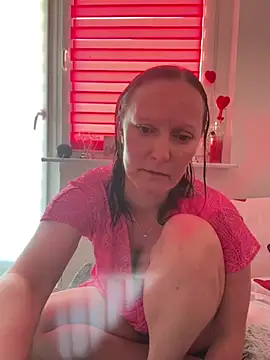 LindaLee90 online show from 25, 6, 2026