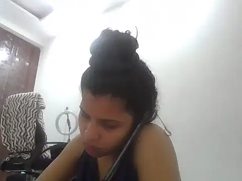 Snapshot of Myra- chatting on 13, 5, 2026 Myra- online show from 13, 5, 2026