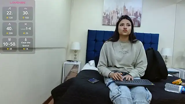 Snapshot of ValerieLyon_ chatting on 3, 6, 2026 ValerieLyon online show from 3, 6, 2026