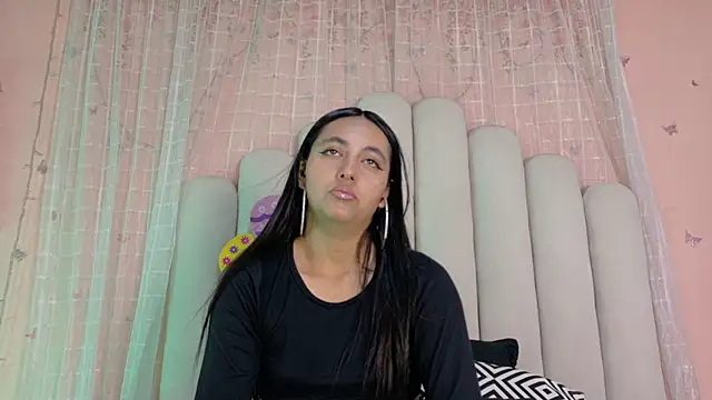 Hollyyqueen  online show from 4, 6, 2026