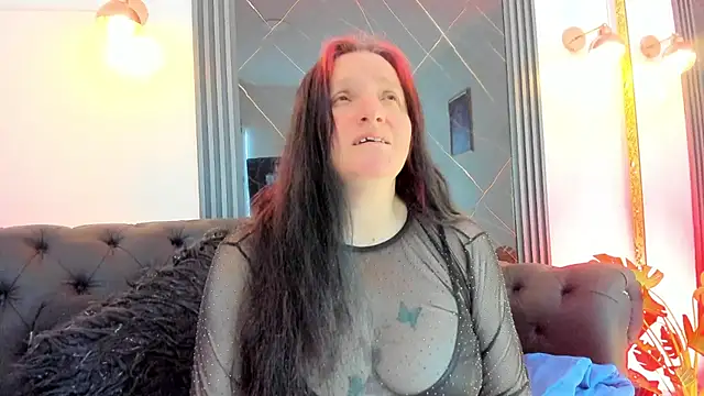 Snapshot of CloeMature chatting on 6, 8, 2026 CloeMature online show from 6, 8, 2026