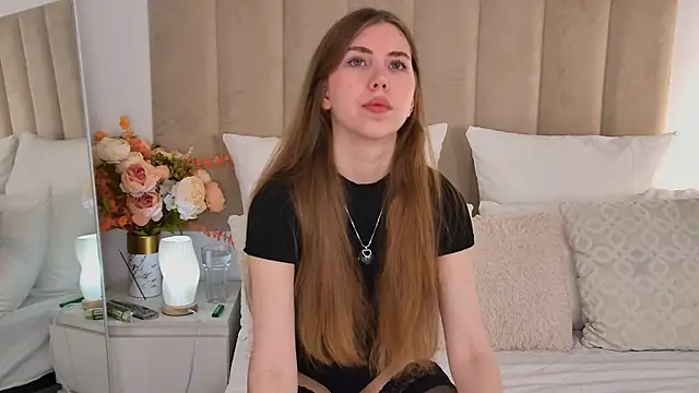 EvaAkiins online show from 28, 5, 2026