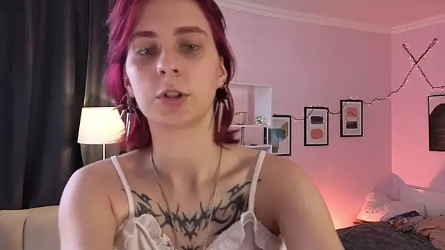 Snapshot of Cruela_Bena chatting on 25, 6, 2026 Cruela Bena online show from 25, 6, 2026
