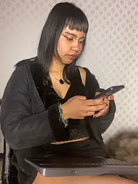 AntonellaCooper Pink online show from 13, 6, 2026