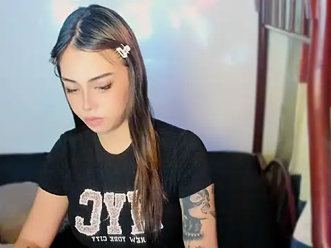 ArianaLore online show from 3, 6, 2026