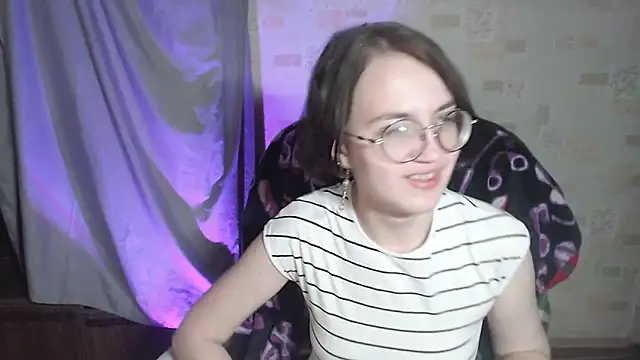 Alessa Kiss online show from 4, 6, 2026