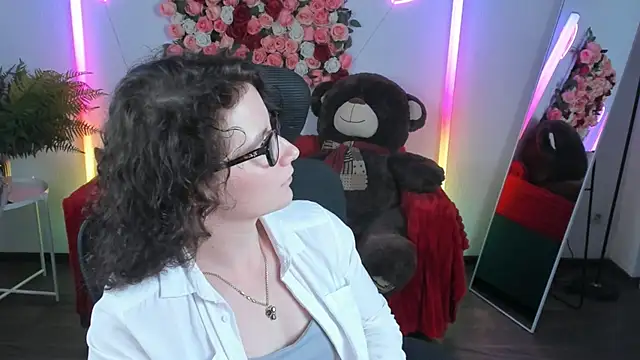 AureliaGleam online show from 9, 5, 2026