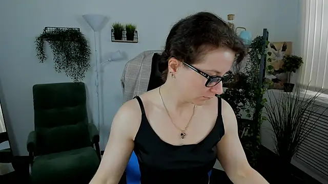 AureliaGleam online show from 12, 6, 2026