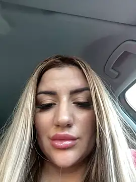 Snapshot of SophiePale chatting on 15, 12, 2024 SophiePale online show from 15, 12, 2024