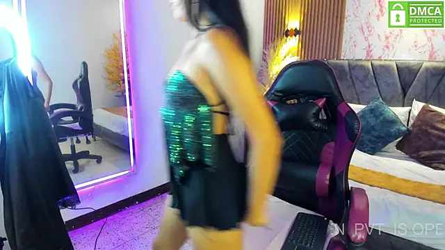 Aisha Vex online show from 8, 6, 2026