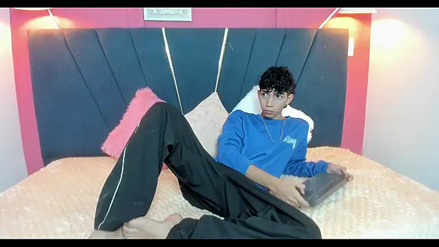 Snapshot of ero_boy40 chatting on 3, 6, 2026 ero boy40 online show from 3, 6, 2026
