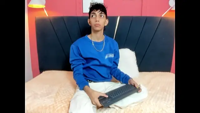 Snapshot of ero_boy40 chatting on 11, 6, 2026 ero boy40 online show from 11, 6, 2026