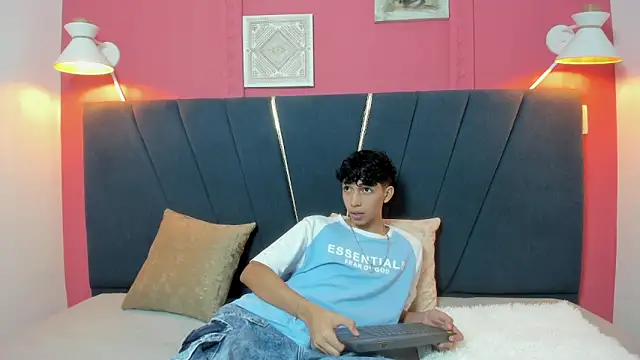 Snapshot of ero_boy40 chatting on 22, 5, 2026 ero boy40 online show from 22, 5, 2026