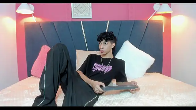 Snapshot of ero_boy40 chatting on 28, 5, 2026 ero boy40 online show from 28, 5, 2026