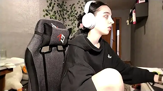NightFoxxx online show from 18, 6, 2026