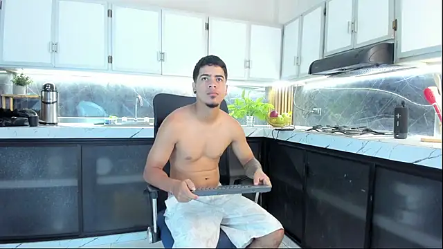 Snapshot of criss_hardcock_ chatting on 21, 6, 2026 criss hardcock online show from 21, 6, 2026