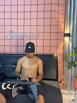 Snapshot of criss_hardcock_ chatting on 14, 5, 2026 criss hardcock online show from 14, 5, 2026