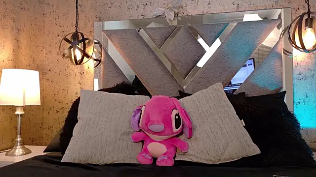 KarolFoxxi   online show from 17, 6, 2026