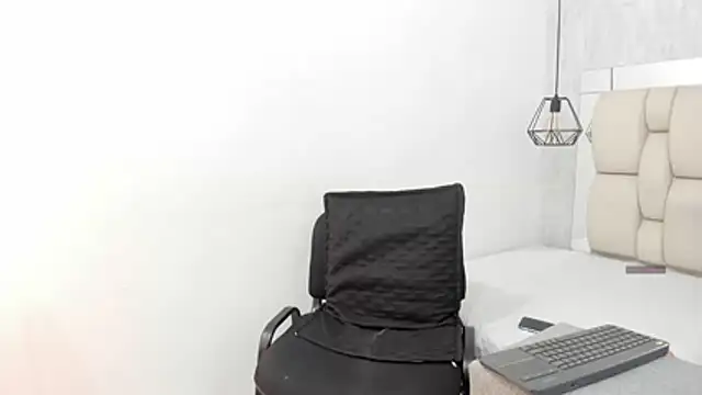Bella adamss  online show from 18, 6, 2026