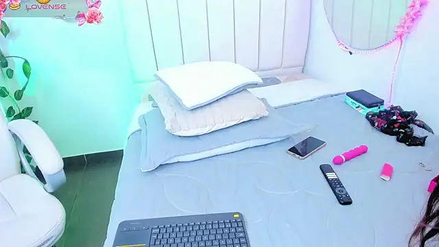 Snapshot of mia18___ chatting on 28, 5, 2026 mia18 online show from 28, 5, 2026