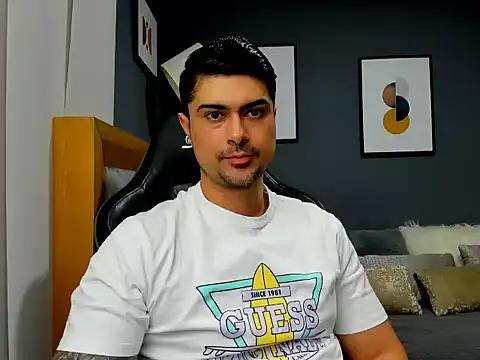Snapshot of ZEI-001 chatting on 4, 6, 2026 ZEI-001 online show from 4, 6, 2026