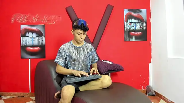CAT LOVE1 online show from 15, 5, 2026