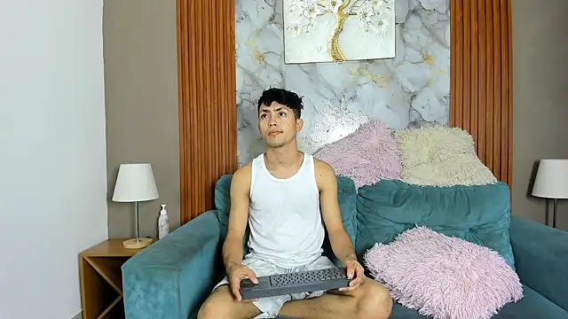 CAT LOVE1 online show from 13, 5, 2026