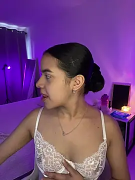 fluffylips online show from 8, 7, 2026