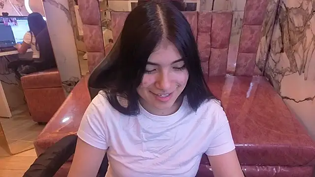Snapshot of alesia_v_v chatting on 5, 7, 2026 alesia v v online show from 5, 7, 2026