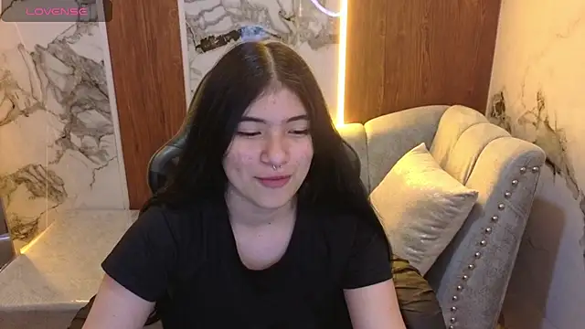 Snapshot of alesia_v_v chatting on 6, 8, 2026 alesia v v online show from 6, 8, 2026