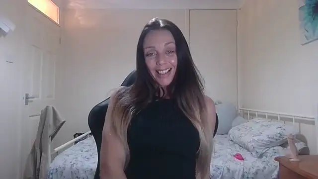 LouiseLovell online show from 18, 5, 2026