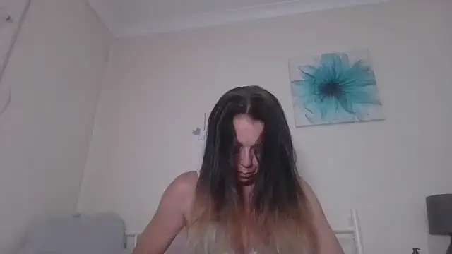 LouiseLovell online show from 16, 6, 2026
