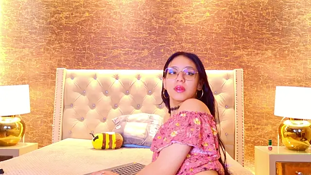 Kiara layla online show from 19, 5, 2026