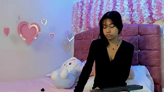 Naomy Bloom online show from 13, 5, 2026