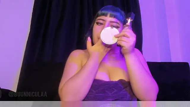 LarissaHell online show from 7, 6, 2026