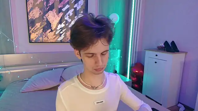 Bimbo boy  online show from 31, 5, 2026