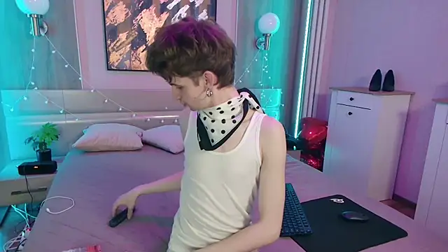 Bimbo boy  online show from 20, 5, 2026