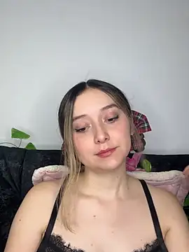 Sarisloves online show from 24, 6, 2026