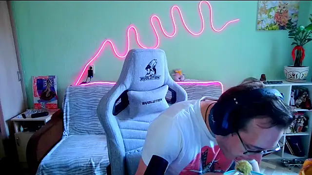 MeLanXolik online show from 13, 5, 2026