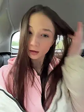hiding-mila online show from 16, 5, 2026
