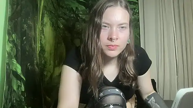 mo0ngoddess online show from 4, 10, 2025