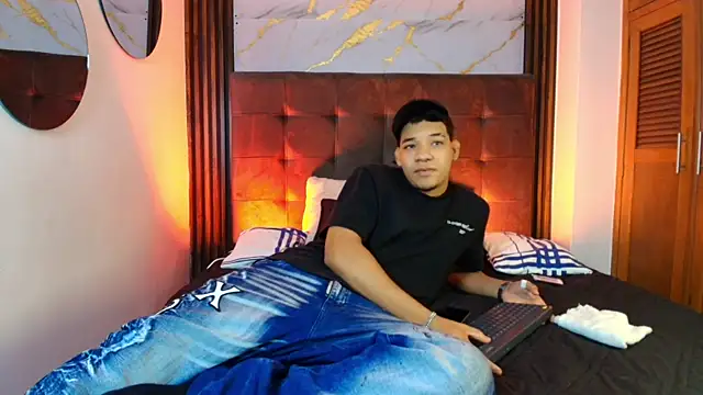 Snapshot of bick_jhonn chatting on 12, 5, 2026 bick jhonn online show from 12, 5, 2026