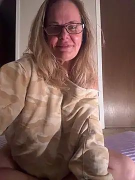christinamoon0612 online show from 19, 5, 2026