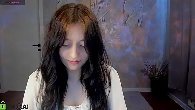 Tracey Gill online show from 7, 6, 2026