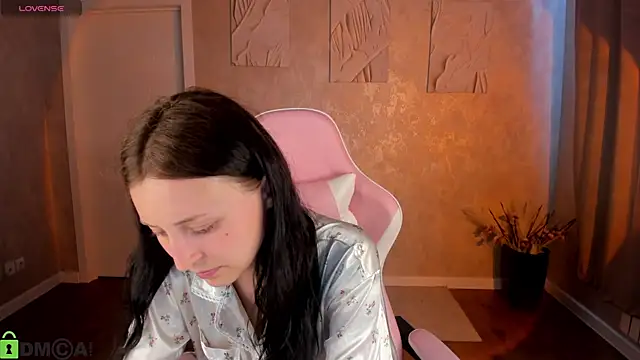 Tracey Gill online show from 16, 6, 2026