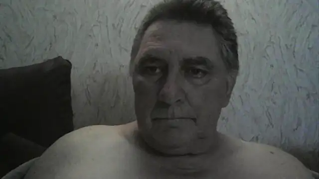 Snapshot of edje59a chatting on 4, 12, 2025 edje59a online show from 4, 12, 2025