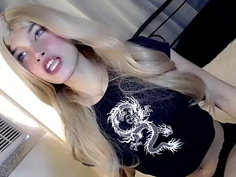 Snapshot of Lily_holly chatting on 4, 6, 2026 Lily holly online show from 4, 6, 2026