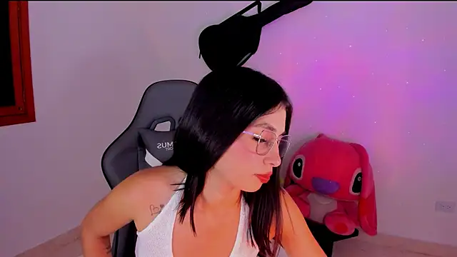 Scarleth Ferrec online show from 5, 6, 2026