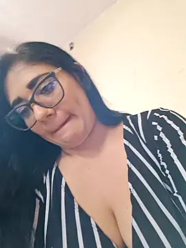 Snapshot of Amina--789 chatting on 28, 5, 2026 Amina--789 online show from 28, 5, 2026