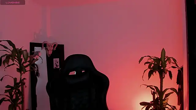MissCharlottte 18 online show from 19, 6, 2026